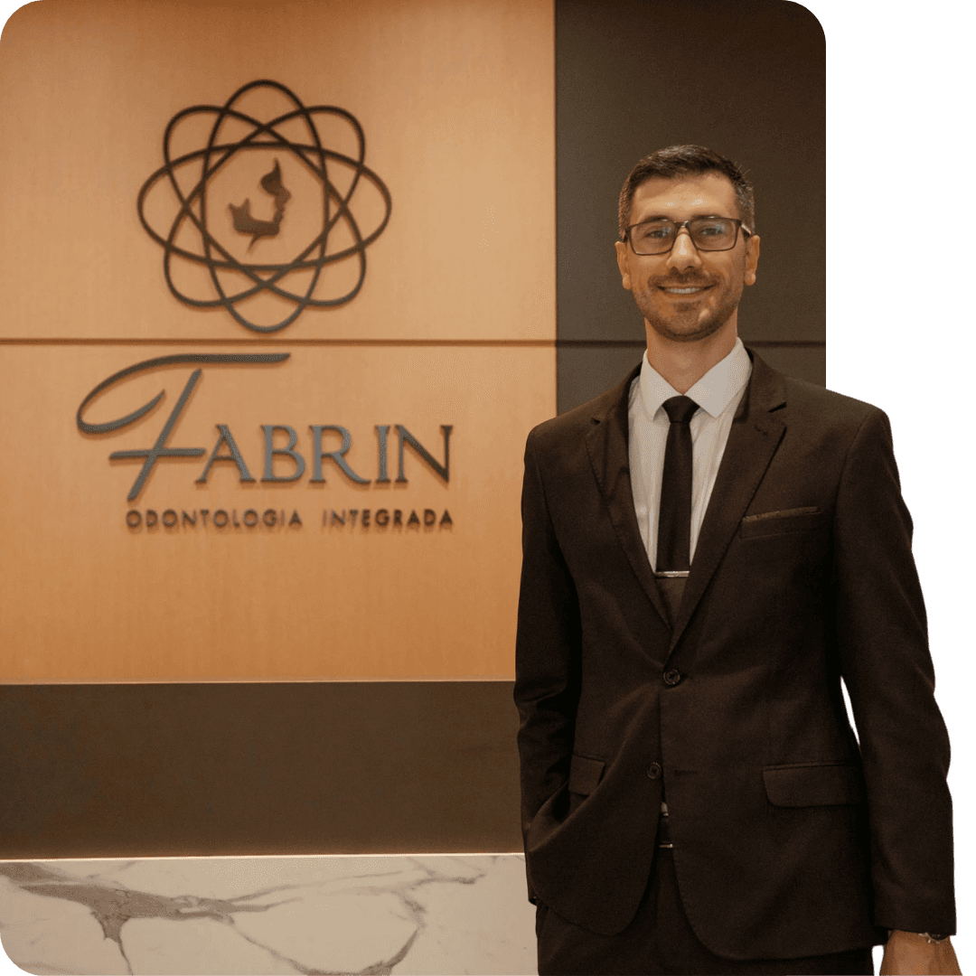 Dr. Gilberto Fabrin Jr., especialista em implante dentário em Ijuí